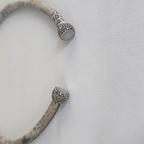 snakeskin print faux choker necklace magnetic clasp - Picture 6 of 6